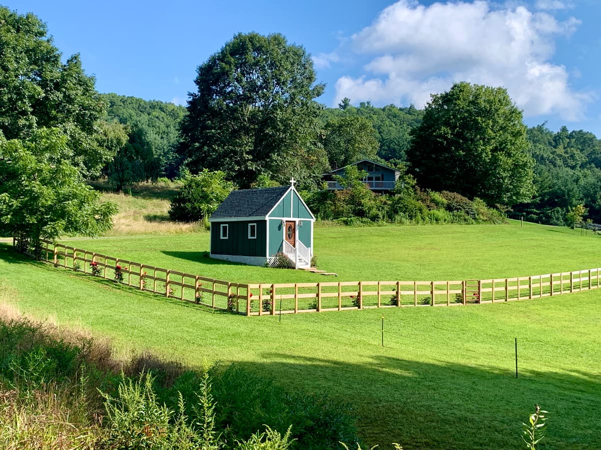 Blue Ridge mountain backdrop